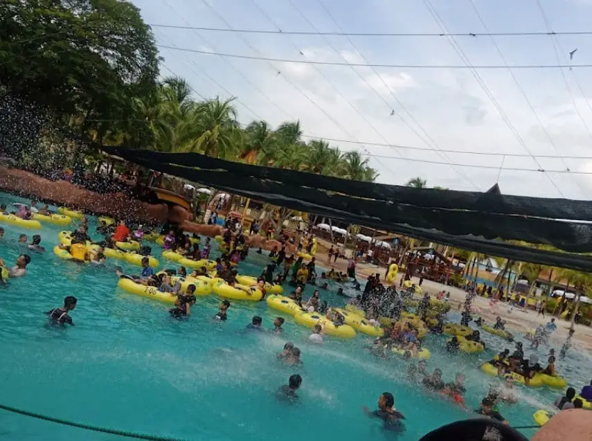 crowded pool at a famosa water theme park