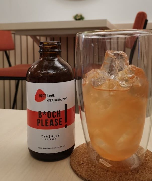 kombucha drink at espoir cafe