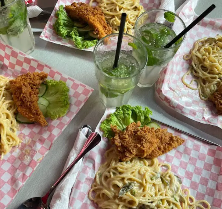 spaghetti and chicken at LA Chicken Subang