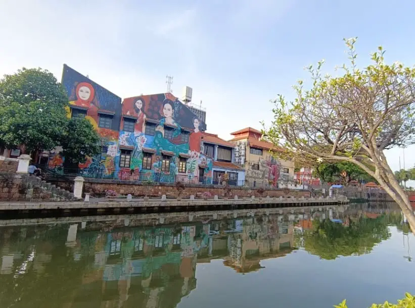 wall art view from the melaka river cruise
