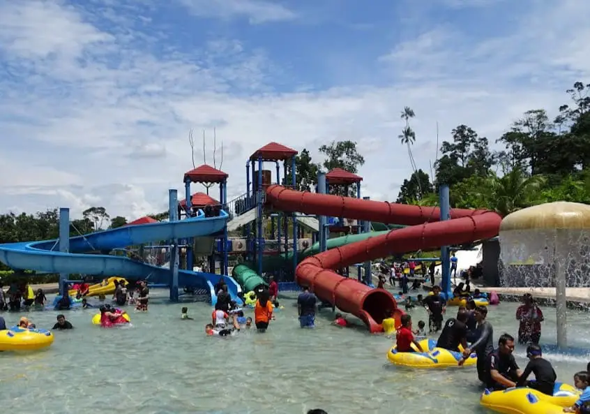 water play area at melaka wonderland theme park