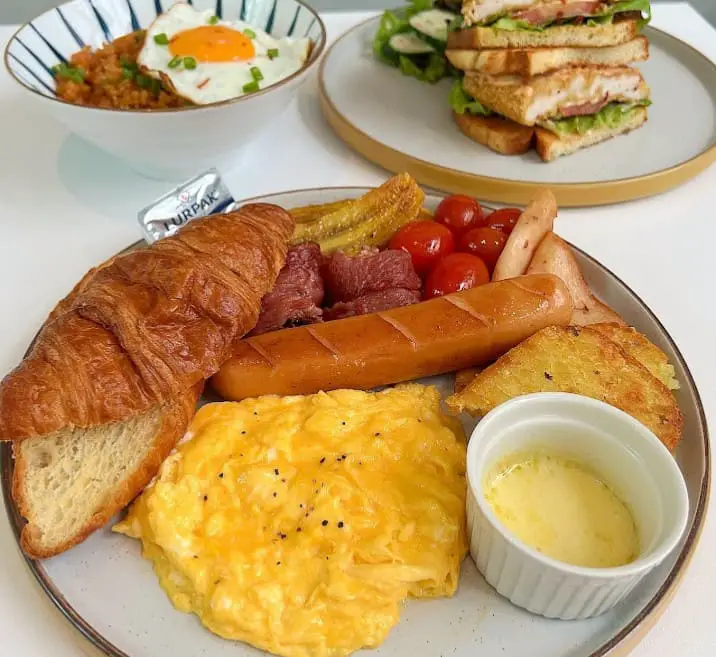 breakfast set from HIATARI Cafe