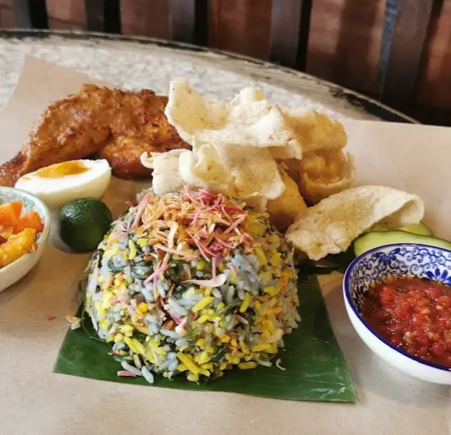 colorful rice chicken set from Tau Ke Restaurant