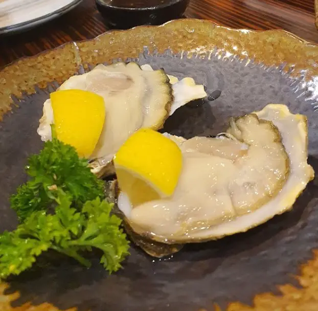 fresh oyster with lemon from Hanazen