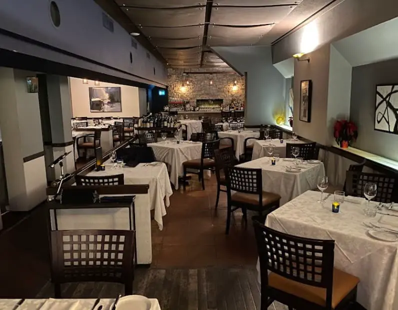 interior vibe of La Fenice italian restaurant in toronto