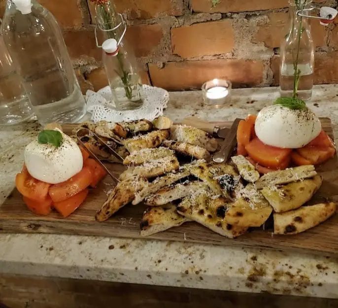 italian bread with cheese and tomatoes from Castelli Cucina