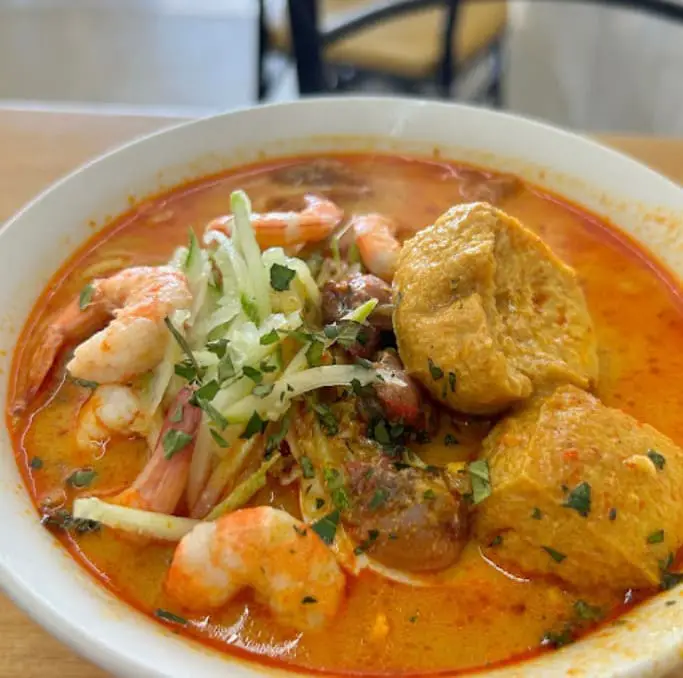 loaded prawn laksa at Aunty Nance Laksa 1961 melaka