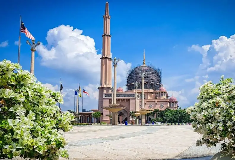 mosque at Putra Square