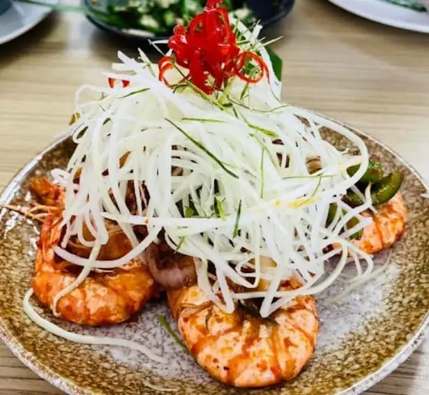 prawn with shredded vegetables at Bulldog cafe