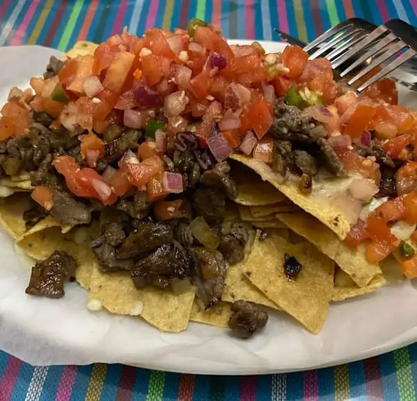 salsa nachos in El Trompo