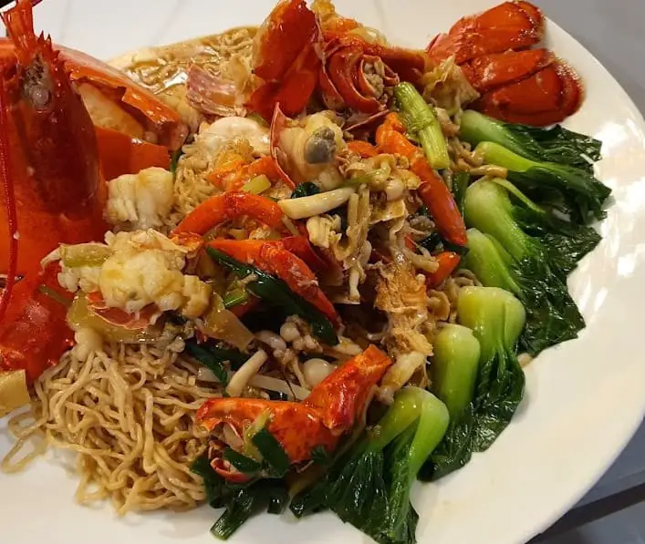 seafood and noodles served at Peninsula Chinese Cuisine chinese restaurant in petaling jaya