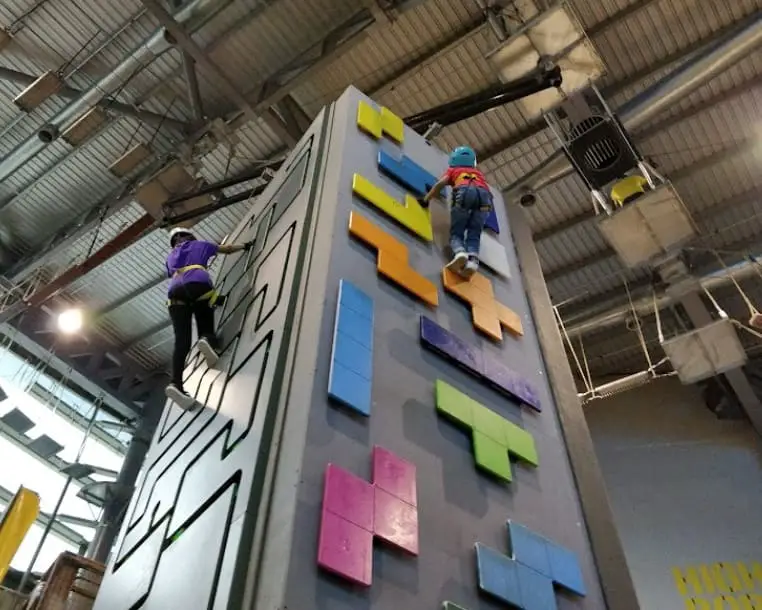 tetris wall climbing at District 21