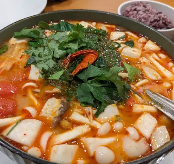 tom yum seafood from Kompassion