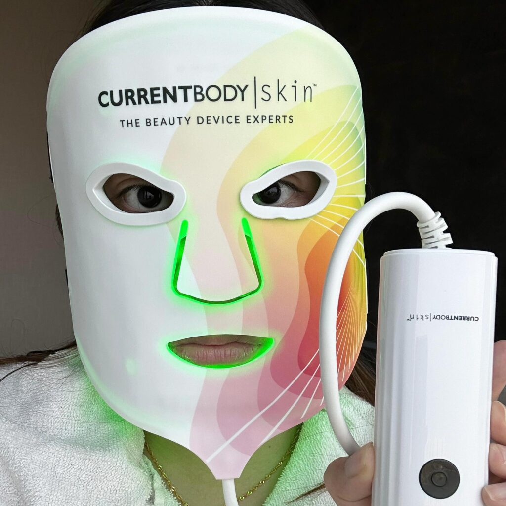led-light-mask-in-green-mode