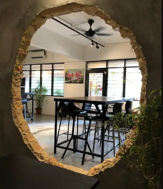 a round hole at 6Yi Cafe