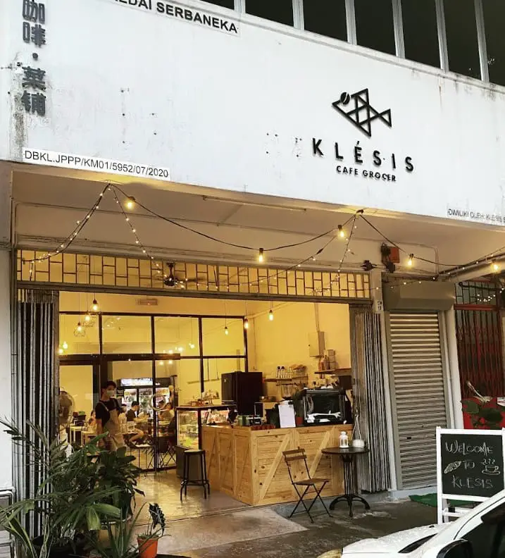 front of KLÉSIS Café Grocer