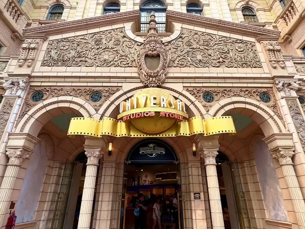 Is Universal Studios Singapore entirely air-conditioned